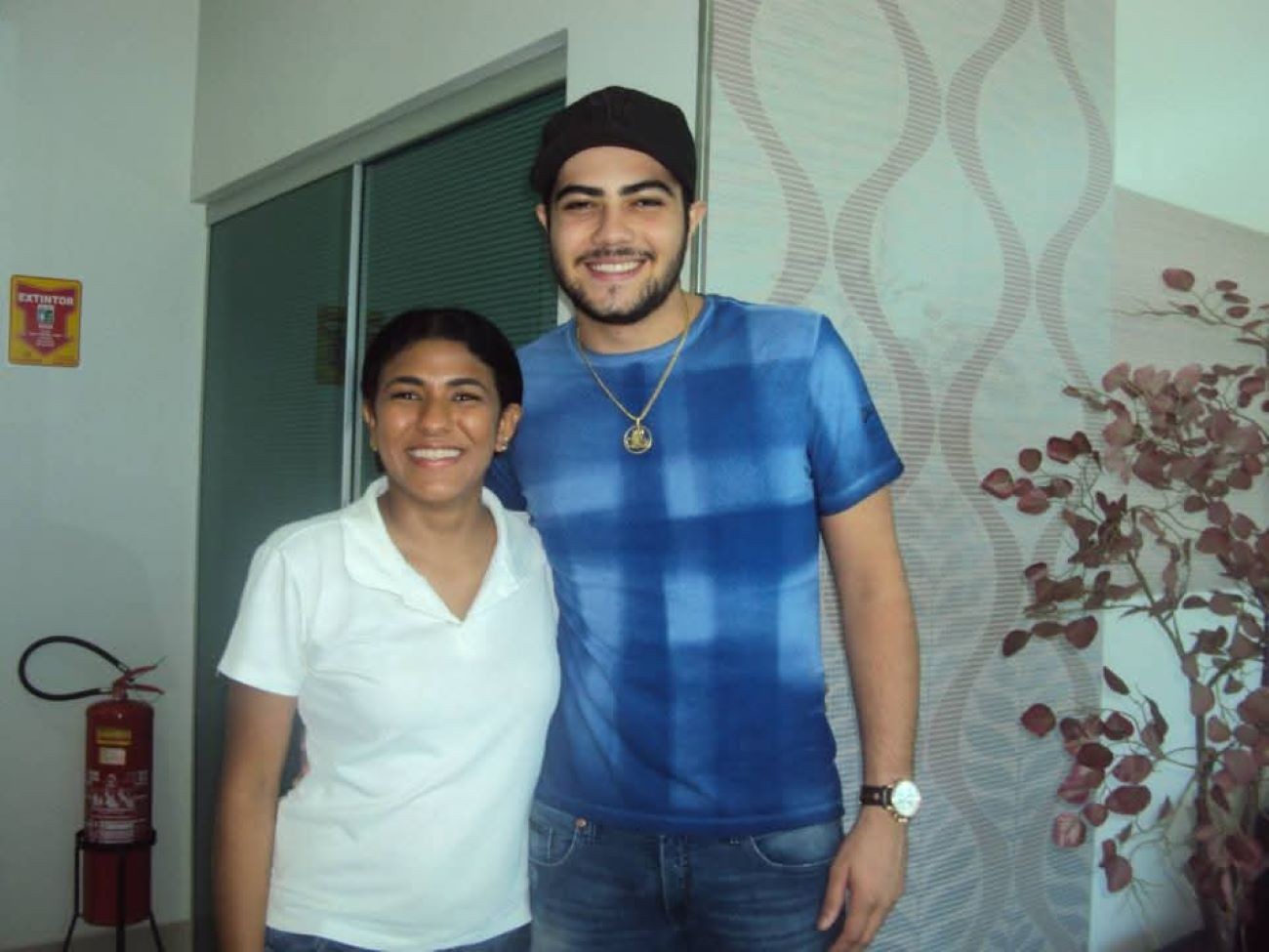 mulher-que-estudou-com-henrique-relembra-popularidade-do-cantor-na-escola:-‘garoto-descolado’