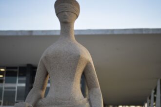 stf-ordena-suspensao-e-devolucao-de-penduricalhos-“exorbitantes”