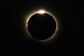 eclipse-solar-foi-presenciado-na-russia,-espanha,-groenlandia,-islandia-e-em-parte-de-portugal
