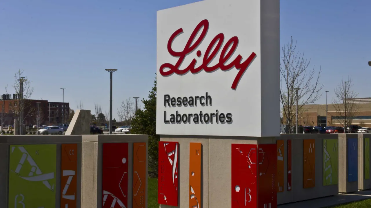 eli-lilly-processa-seis-empresas-nos-eua-por-venda-ilegal-de-retatrutida,-molecula-ainda-em-pesquisa