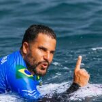 wsl:-italo-ferreira-domina-tubos-em-teahupo’o-e-avanca-as-semifinais