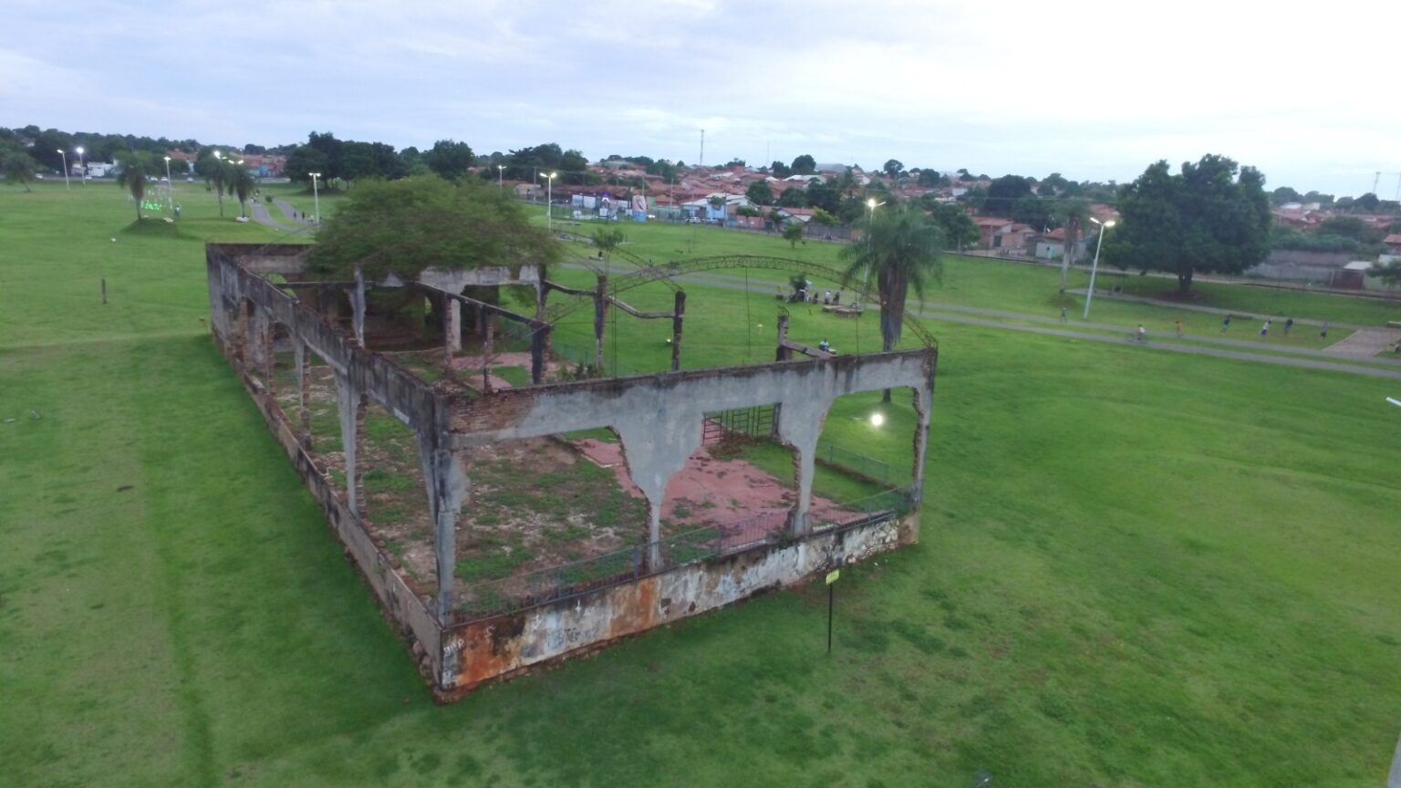 prefeitura-inicia-procedimentos-para-tombamento-historico-das-ruinas-da-antiga-fabrica-localizadas-no-parque-cimba