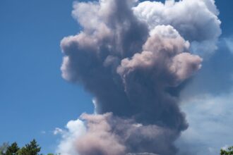 erupcao-do-etna-prolonga-fechamento-de-aeroporto-na-sicilia