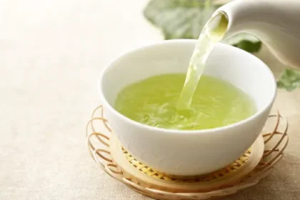cha-verde-substituindo-cafe?-entenda-efeitos-de-cada-bebida-no-organismo