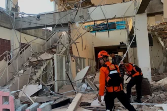 terremoto-de-magnitude-7,7-deixa-dezenas-de-mortos-na-indonesia