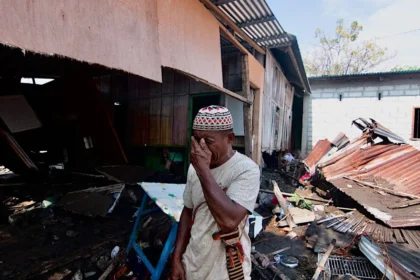 sobe-para-50-o-numero-de-mortos-apos-terremoto-na-indonesia
