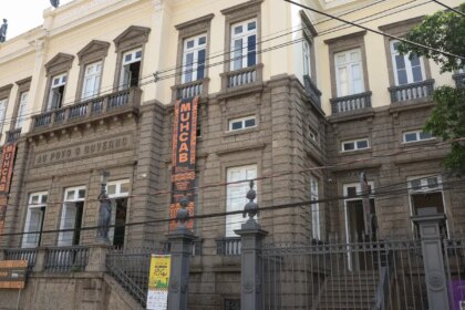 exposicao-do-muhcab-celebra-resistencia-da-pequena-africa,-no-rio