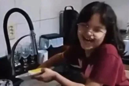 menina-tem-ataque-de-riso-de-mais-de-3h-(que-esconde-problema-de-saude)