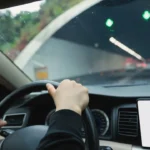 pais-viajam-100-km-sem-perceber-que-filho-estava-morto-no-carro