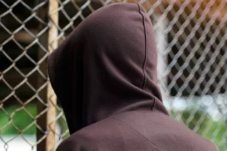 adolescente-brasileiro-matou-a-mae-apos-pedir-ajuda-a-policia-em-portugal