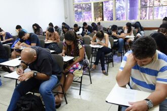 encceja-e-no-proximo-domingo;-saiba-como-consultar-locais-de-provas