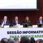 presidente-do-tse-defende-urna-eletronica-em-reuniao-com-embaixadores