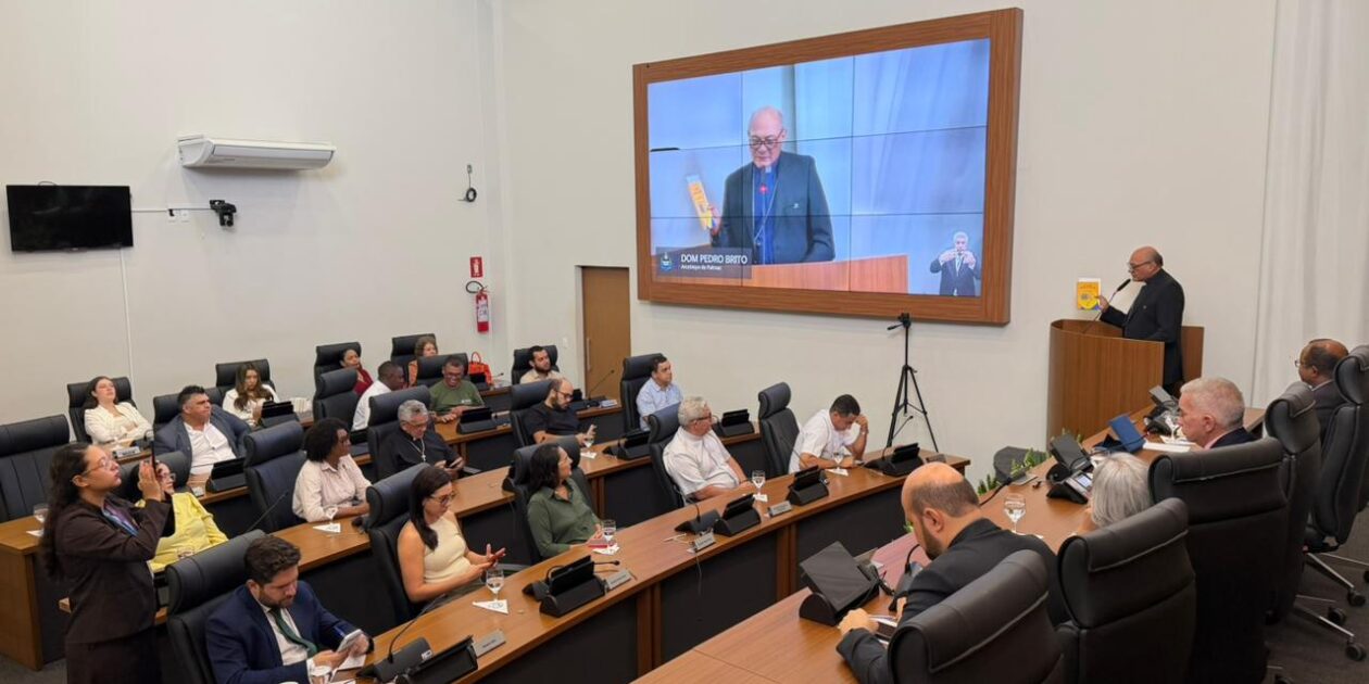 camara-municipal-homenageia-os-30-anos-da-arquidiocese-de-palmas,-em-sessao-solene-–-camara-de-palmas