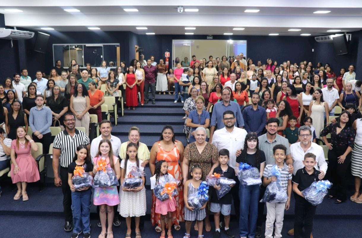 prefeitura-de-gurupi-realiza-entrega-simbolica-dos-uniformes-escolares-da-rede-municipal