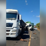 crianca-morre-em-acidente-entre-caminhoes-na-to-010