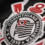 torcedores-protestam-em-frente-ao-ministerio-publico-e-pedem-intervencao-no-corinthians