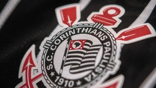 torcedores-protestam-em-frente-ao-ministerio-publico-e-pedem-intervencao-no-corinthians