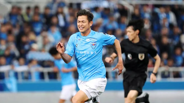 aos-59-anos,-kazuyoshi-miura-bate-recorde-ao-marcar-dois-gols-no-japao