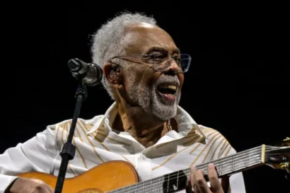 musical-narra-como-gilberto-gil-confrontou-horror-da-repressao-com-beleza-da-arte