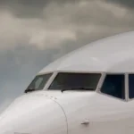 onibus-atinge-asa-de-boeing-737-durante-embarque-no-aeroporto-de-guarulhos