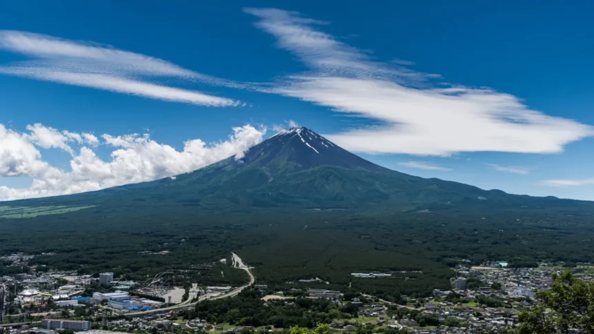 pai-deixa-filho-de-7-anos-sozinho-no-monte-fuji-para-continuar-caminhada
