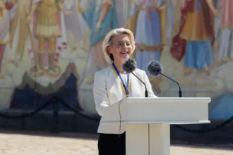 ue-aprova-apoio-de-6-bilhoes-a-ucrania.-“europa-esta-do-vosso-lado”