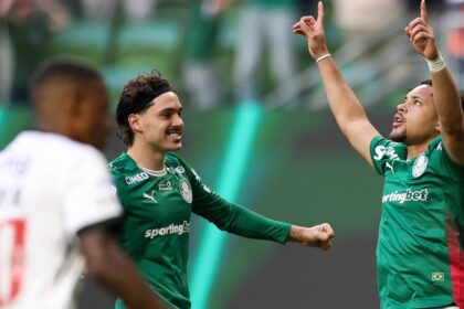 palmeiras-goleia-vasco-e-volta-a-abrir-frente-no-brasileirao:-4-a-1