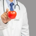 medico-alerta:-7-sinais-de-problemas-no-coracao-que-nunca-deve-ignorar