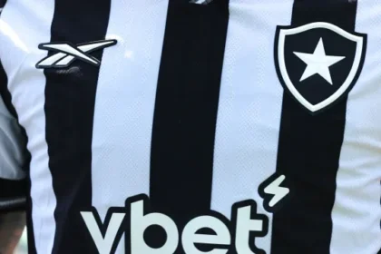 zagueiro-do-botafogo-aciona-protocolo-antirracismo;-caso-nao-vai-a-sumula