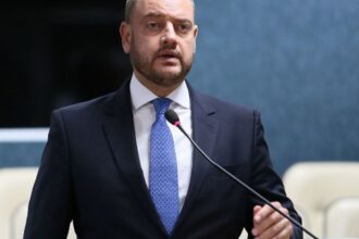 rio-exonera-6,1-mil-comissionados-e-preve-economia-de-r$-221-milhoes