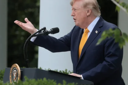 donald-trump-reage-a-morte-de-dolly-parton:-“o-mundo-te-ama”