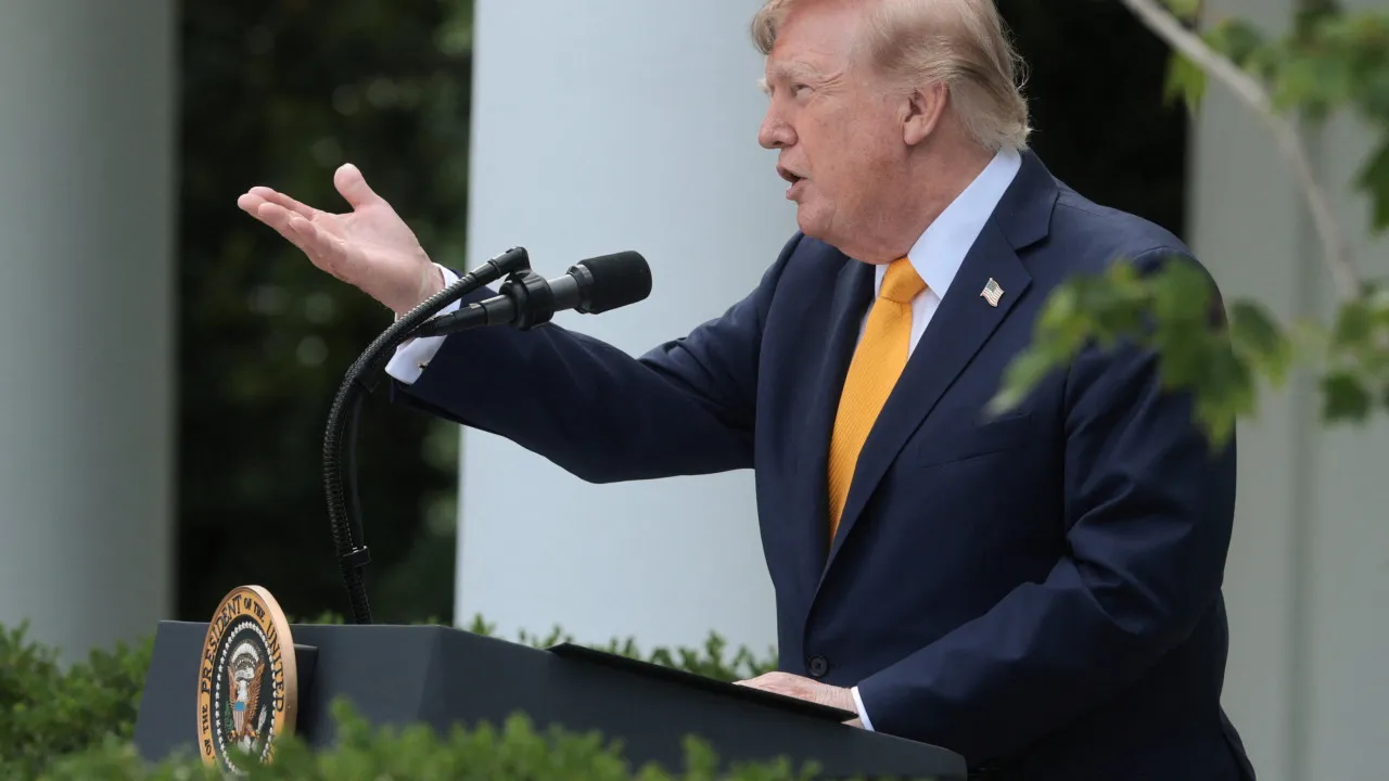 donald-trump-reage-a-morte-de-dolly-parton:-“o-mundo-te-ama”