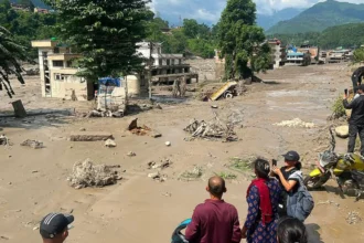 avalanche-de-lama-causa-panico-no-tibete-e-nepal;-centenas-somem