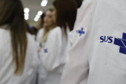 saude-estende-atuacao-de-676-medicos-especialistas-no-sus