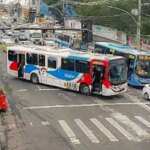 criminosos-usam-onibus-em-barricadas-contra-operacao-policial-no-rio