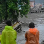 inundacoes-no-nepal-e-no-tibete-matam-160,-e-ha-quase-500-desaparecidos