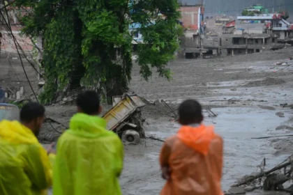 inundacoes-no-nepal-e-no-tibete-matam-160,-e-ha-quase-500-desaparecidos