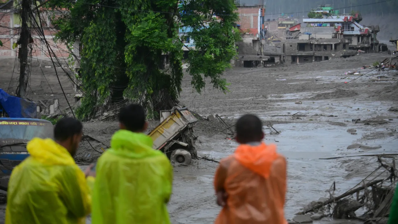 inundacoes-no-nepal-e-no-tibete-matam-160,-e-ha-quase-500-desaparecidos