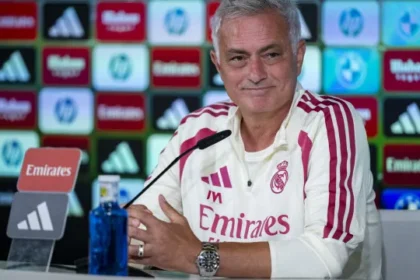 ‘e-incrivel’:-mourinho-se-rende-a-mbappe,-mas-evita-comparacao-com-cr7