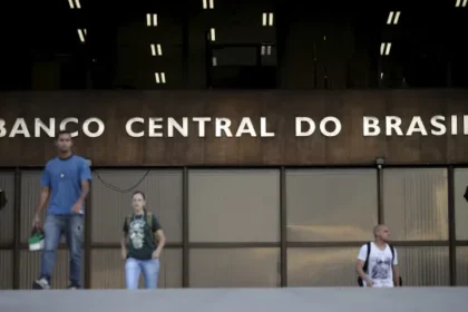 investimento-em-acoes-brasileiras-e-positivo-em-us$-1,689-bilhao-em-julho,-revela-bc