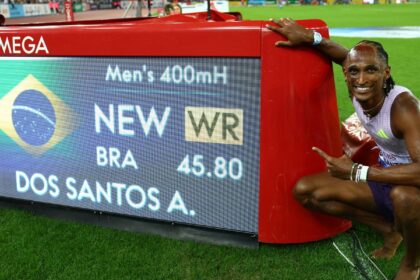 alison-dos-santos-quebra-recorde-mundial-dos-400m-com-barreiras