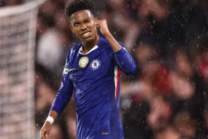 chelsea-vence-o-luton-town-com-ajuda-de-estevao-e-avanca-na-copa-da-liga