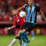 inter-e-gremio-empatam-em-classico-com-43-faltas-e-polemica-de-arbitragem
