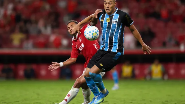 inter-e-gremio-empatam-em-classico-com-43-faltas-e-polemica-de-arbitragem
