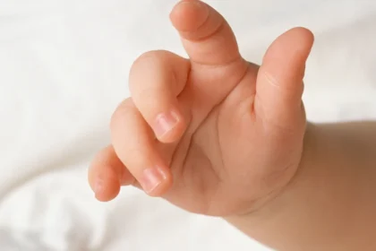 mae-mata-filho-de-11-meses-com-tiro-na-cabeca-para-pai-nao-ter-custodia