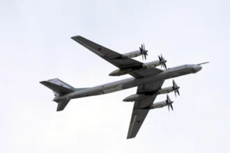 ucrania-diz-ter-atingido-bombardeiro-nuclear-em-base-na-russia
