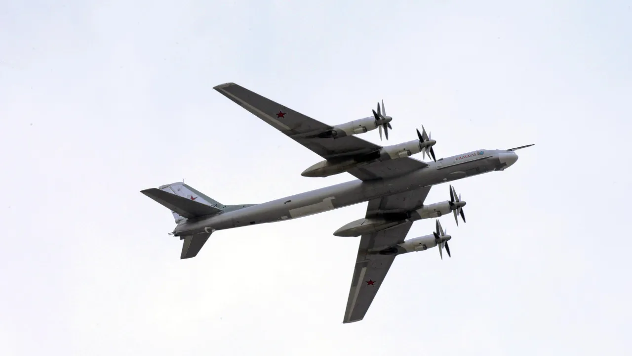 ucrania-diz-ter-atingido-bombardeiro-nuclear-em-base-na-russia