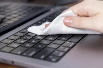como-limpar-o-teclado-do-computador-sem-danificar-as-teclas-e-circuitos