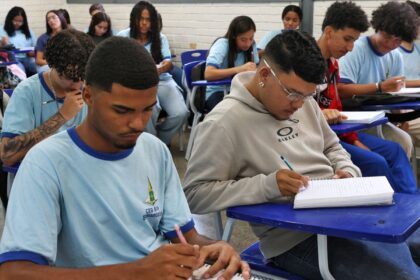 pe-de-meia:-nascidos-em-setembro-e-outubro-recebem-parcela-de-r$-200