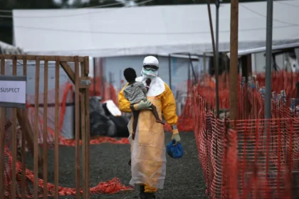 surto-de-ebola-no-congo-se-espalha-para-duas-novas-zonas-de-saude,-afetando-60-areas